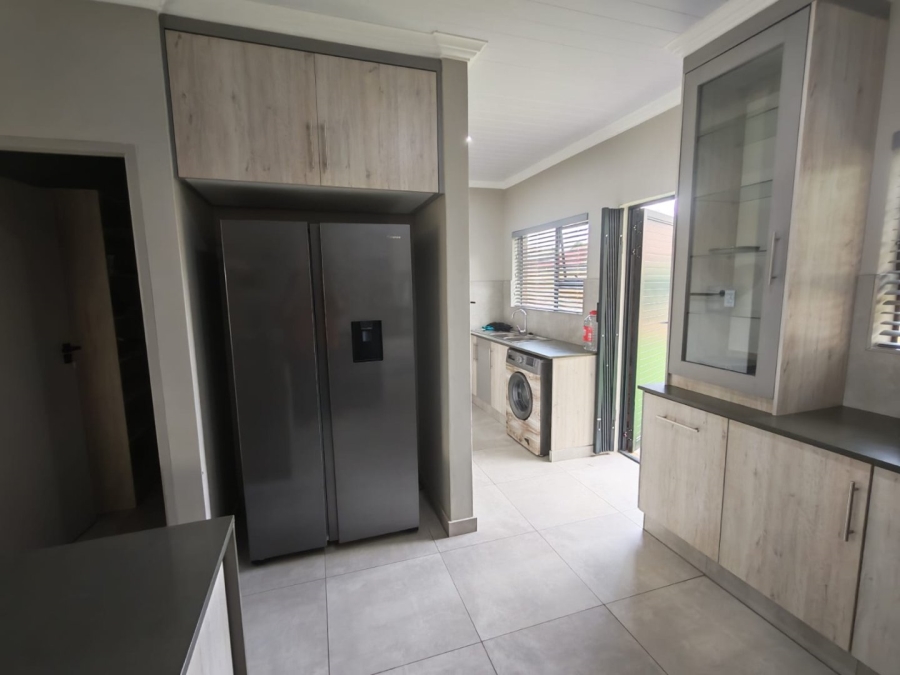 To Let 3 Bedroom Property for Rent in Flamwood North West